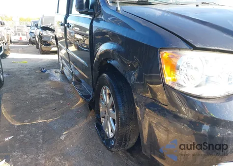 2014 Chrysler Town & Country Touring from USA, damaged, VIN 2C7WC1BG2ER221634
